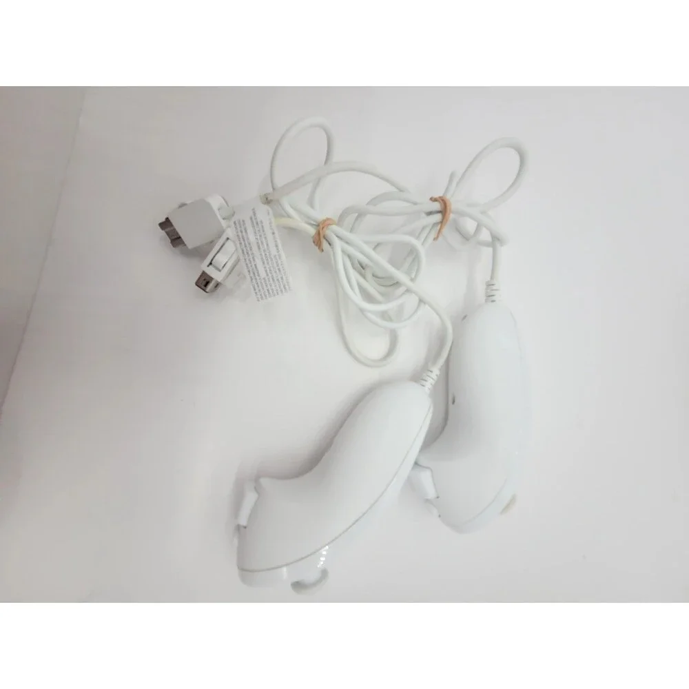 Nintendo Wii Controller 5 Piece Set: Controllers, Zapper, and Nunchuks